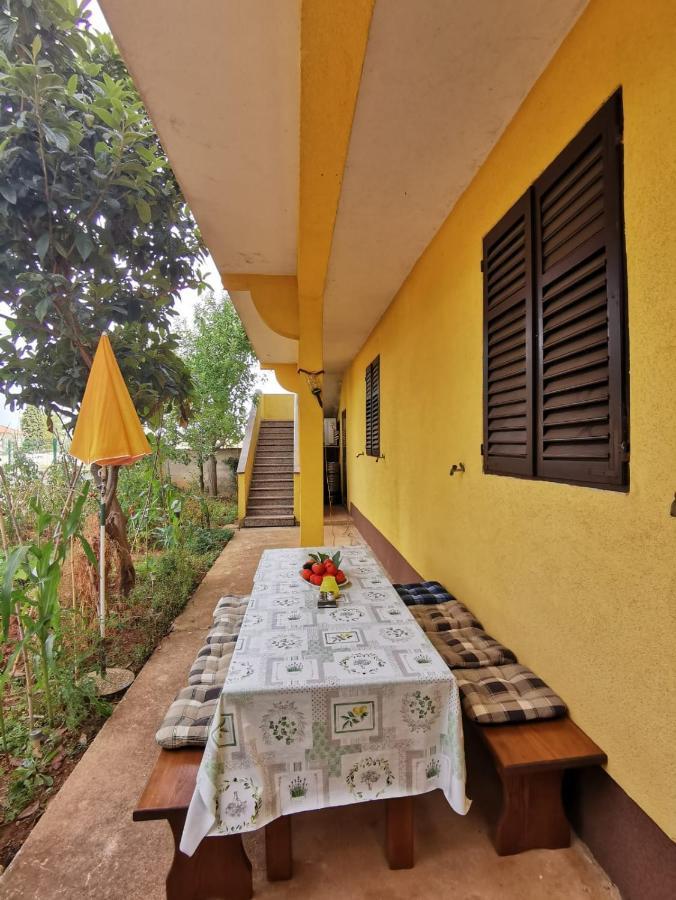 Apartment Dalmatini Tar-Vabriga Ngoại thất bức ảnh