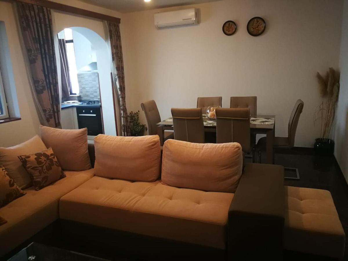 Apartment Dalmatini Tar-Vabriga Ngoại thất bức ảnh